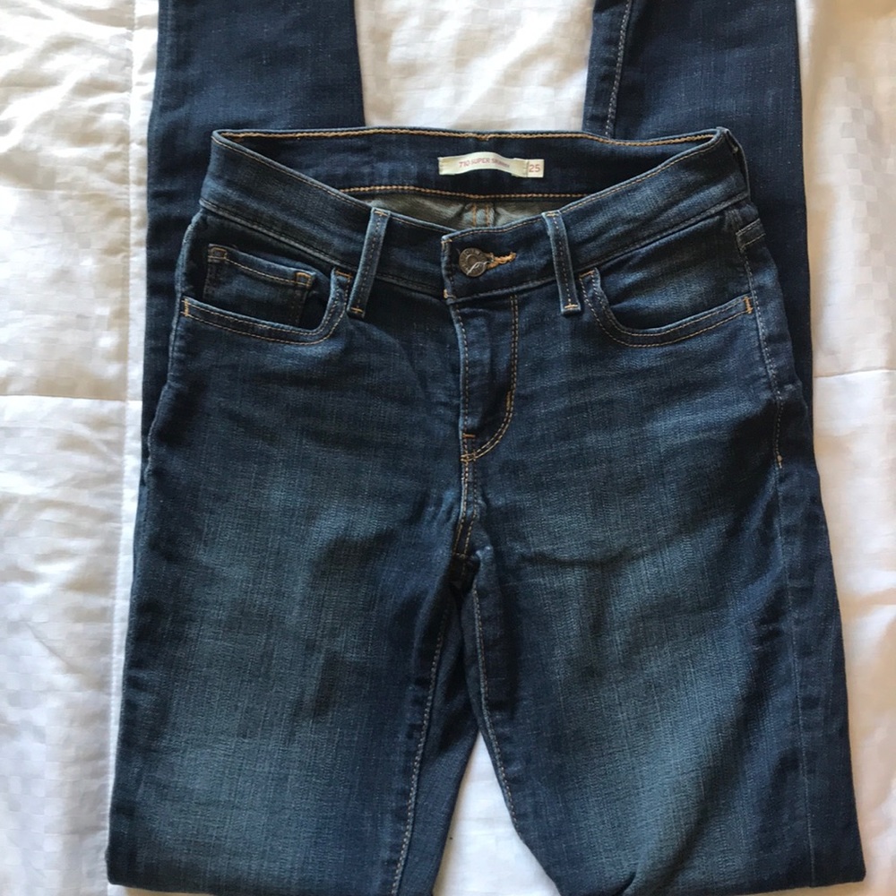 710 Women’s Size 25 Dark wash Skinny Levi Jeans